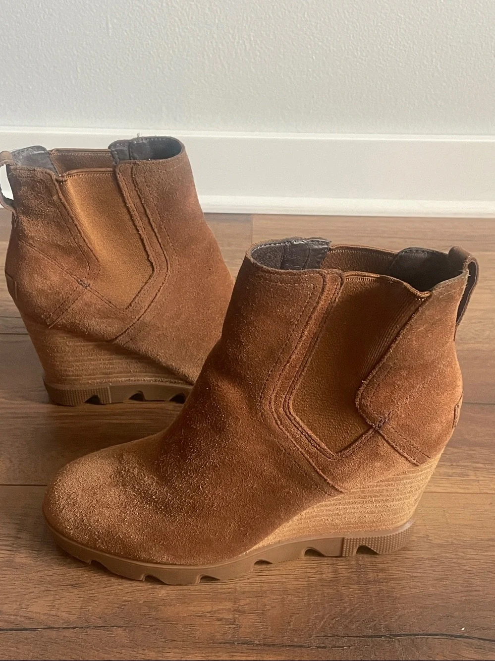 Sorel Tan Suede Wedge Boots Size 8.5